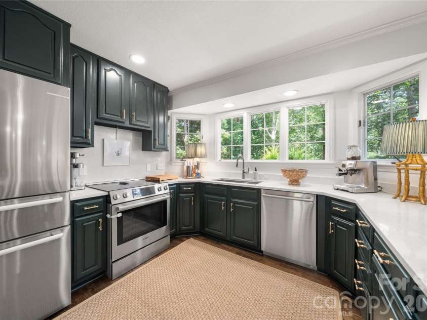 167 Skyview Circle, Asheville, NC 28804.  MLS# CAR4413125, YatesRealty ID 45393. 
