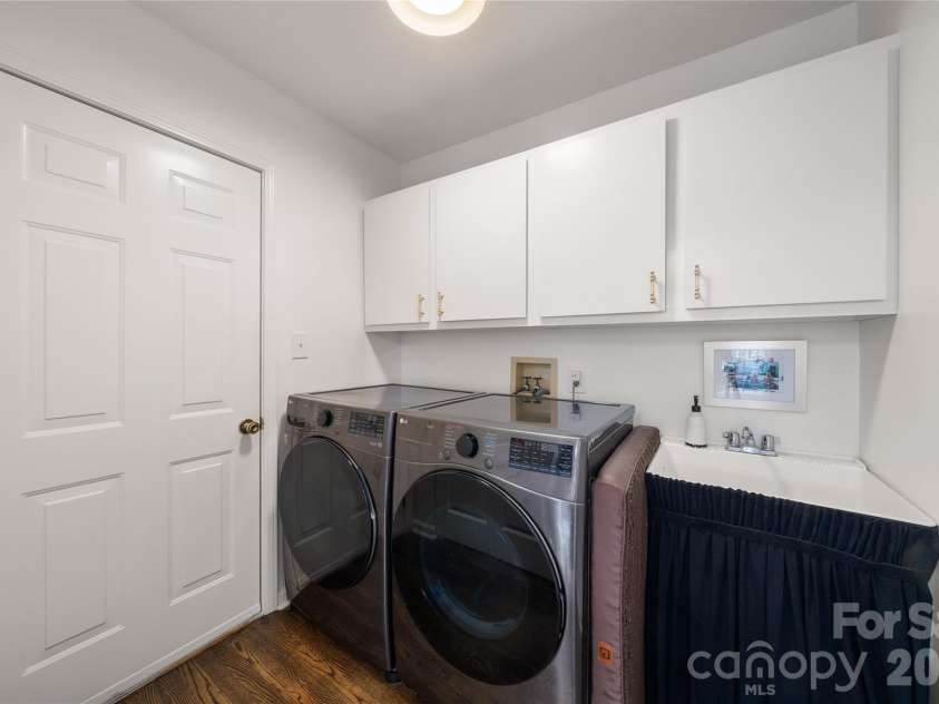 167 Skyview Circle, Asheville, NC 28804.  MLS# CAR4413125, YatesRealty ID 45393. 