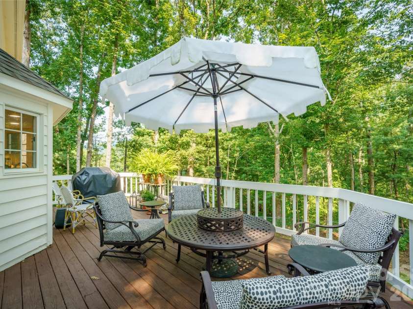 167 Skyview Circle, Asheville, NC 28804.  MLS# CAR4413125, YatesRealty ID 45393. 
