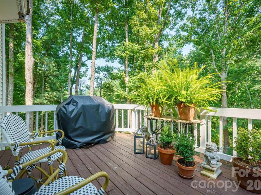 167 Skyview Circle, Asheville, NC 28804.  MLS# CAR4413125, YatesRealty ID 45393. 