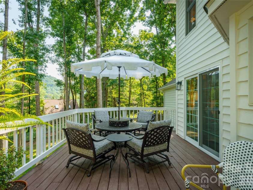 167 Skyview Circle, Asheville, NC 28804.  MLS# CAR4413125, YatesRealty ID 45393. 
