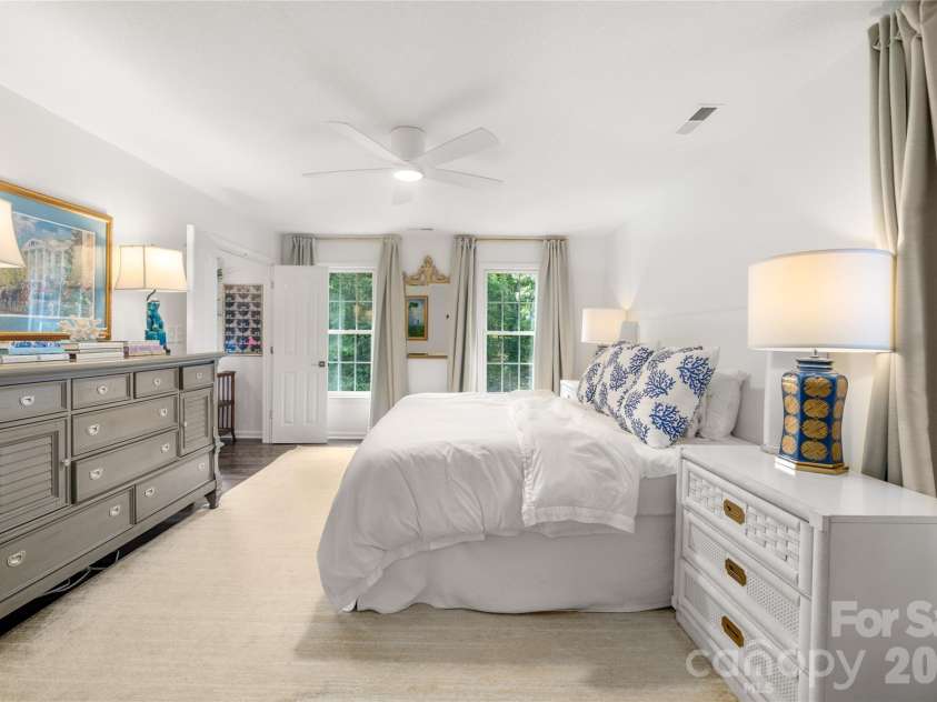 167 Skyview Circle, Asheville, NC 28804.  MLS# CAR4413125, YatesRealty ID 45393. 