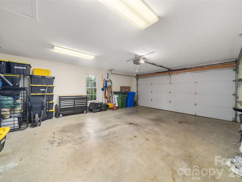 167 Skyview Circle, Asheville, NC 28804.  MLS# CAR4413125, YatesRealty ID 45393. 