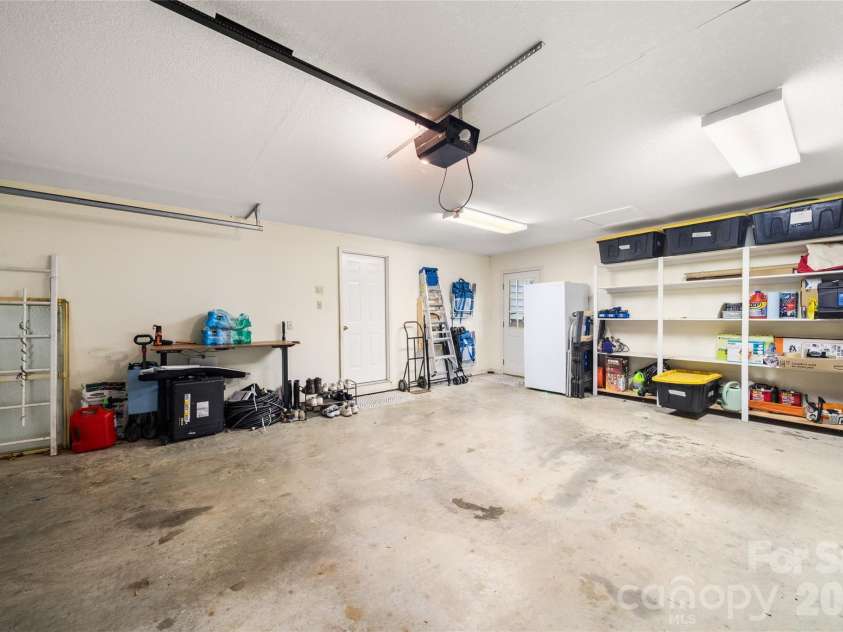 167 Skyview Circle, Asheville, NC 28804.  MLS# CAR4413125, YatesRealty ID 45393. 