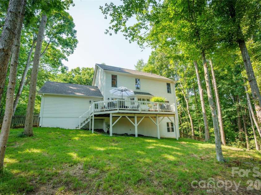 167 Skyview Circle, Asheville, NC 28804.  MLS# CAR4413125, YatesRealty ID 45393. 