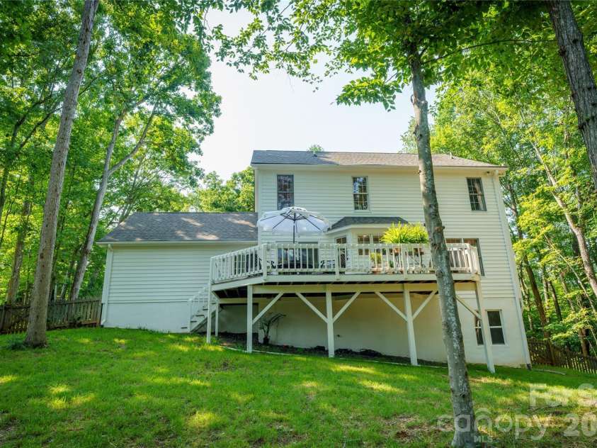 167 Skyview Circle, Asheville, NC 28804.  MLS# CAR4413125, YatesRealty ID 45393. 