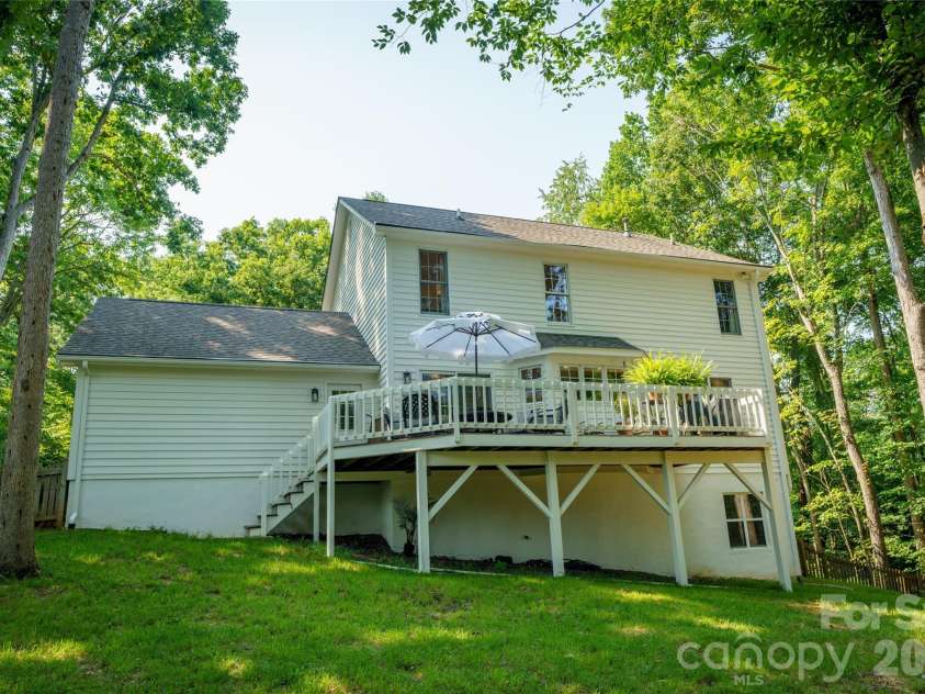 167 Skyview Circle, Asheville, NC 28804.  MLS# CAR4413125, YatesRealty ID 45393. 