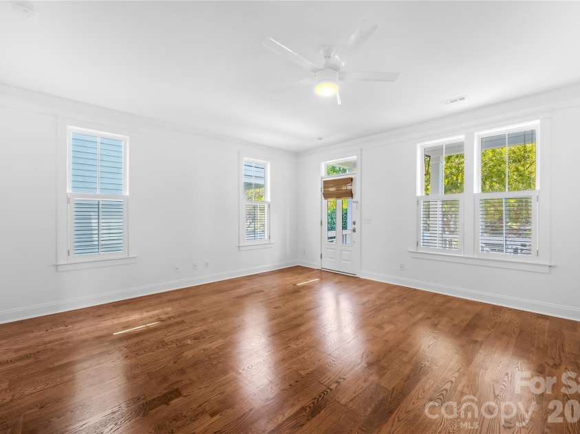 711 8th Street, Charlotte, NC 28202.  MLS# CAR4412383, YatesRealty ID 45395. 