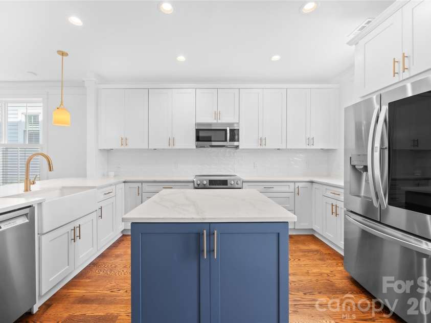 711 8th Street, Charlotte, NC 28202.  MLS# CAR4412383, YatesRealty ID 45395. 
