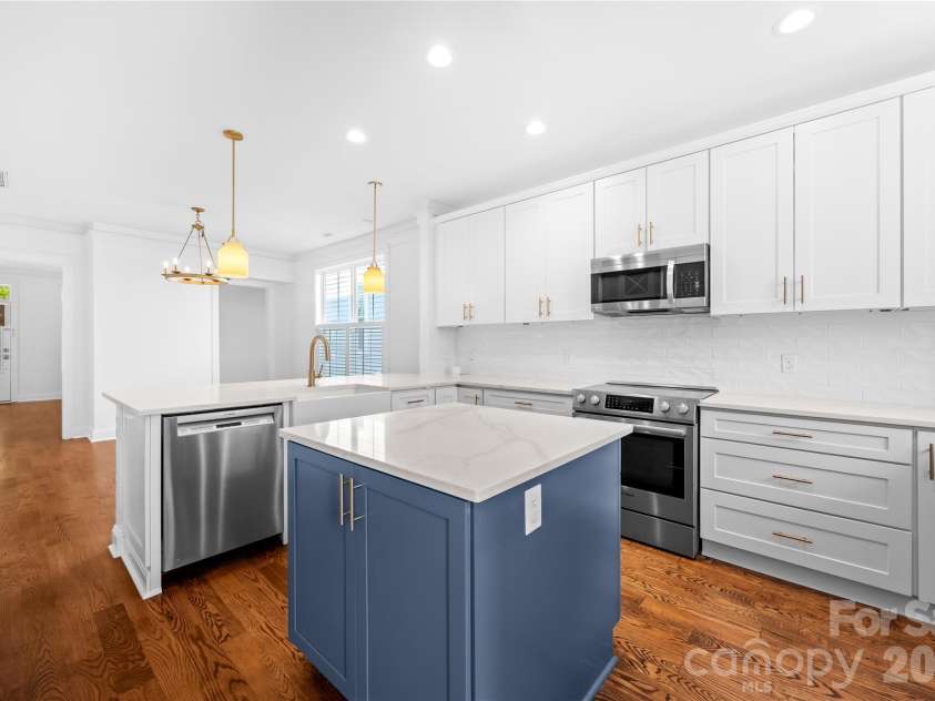 711 8th Street, Charlotte, NC 28202.  MLS# CAR4412383, YatesRealty ID 45395. 