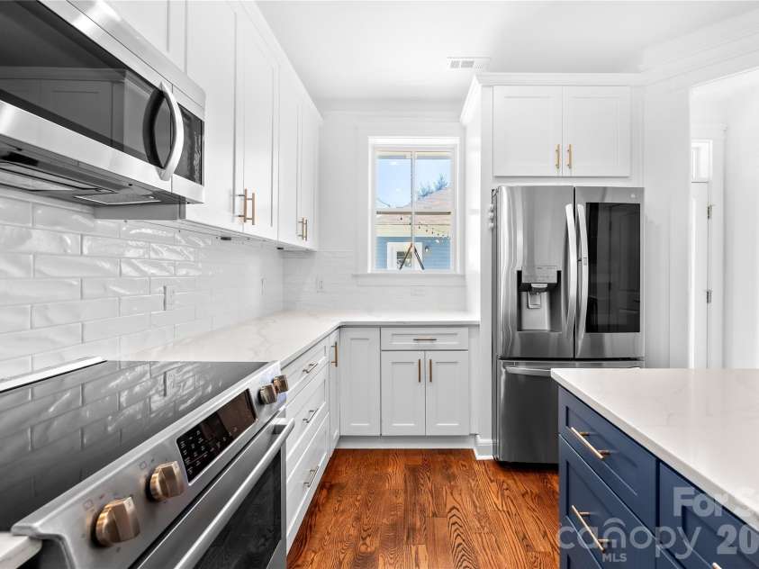 711 8th Street, Charlotte, NC 28202.  MLS# CAR4412383, YatesRealty ID 45395. 