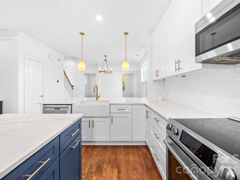 711 8th Street, Charlotte, NC 28202.  MLS# CAR4412383, YatesRealty ID 45395. 