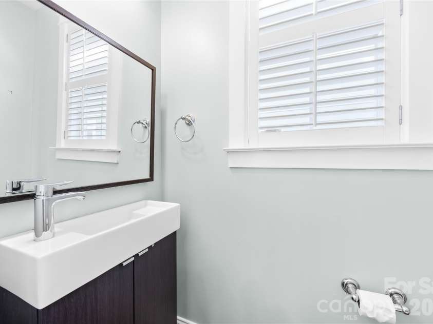 711 8th Street, Charlotte, NC 28202.  MLS# CAR4412383, YatesRealty ID 45395. 