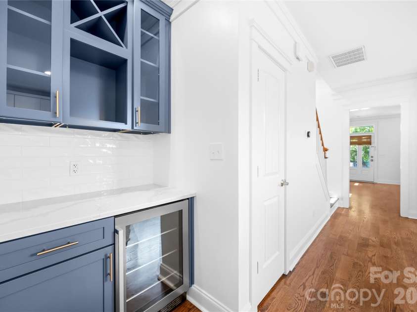 711 8th Street, Charlotte, NC 28202.  MLS# CAR4412383, YatesRealty ID 45395. 