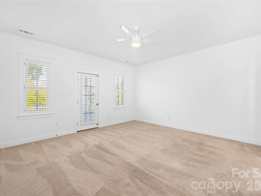711 8th Street, Charlotte, NC 28202.  MLS# CAR4412383, YatesRealty ID 45395. 