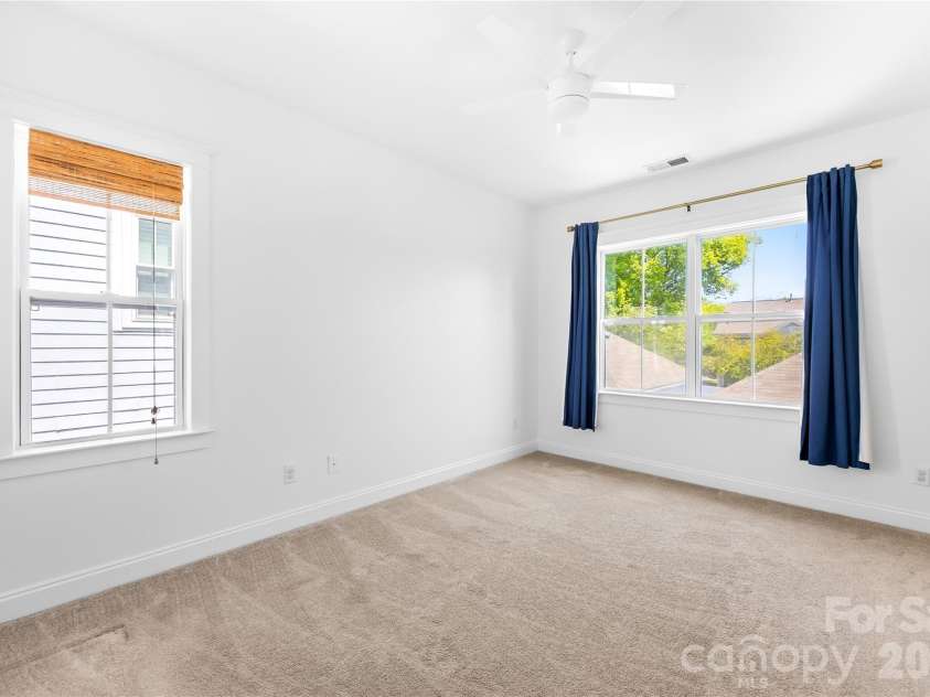 711 8th Street, Charlotte, NC 28202.  MLS# CAR4412383, YatesRealty ID 45395. 