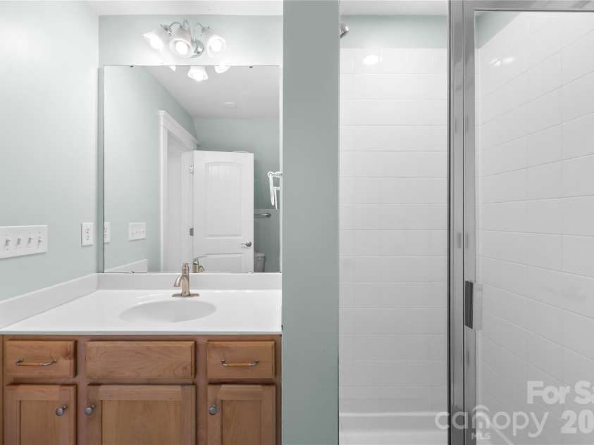 711 8th Street, Charlotte, NC 28202.  MLS# CAR4412383, YatesRealty ID 45395. 