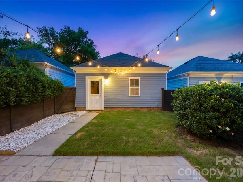 711 8th Street, Charlotte, NC 28202.  MLS# CAR4412383, YatesRealty ID 45395. 