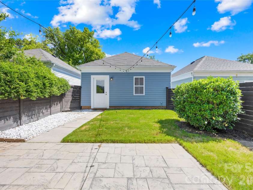 711 8th Street, Charlotte, NC 28202.  MLS# CAR4412383, YatesRealty ID 45395. 