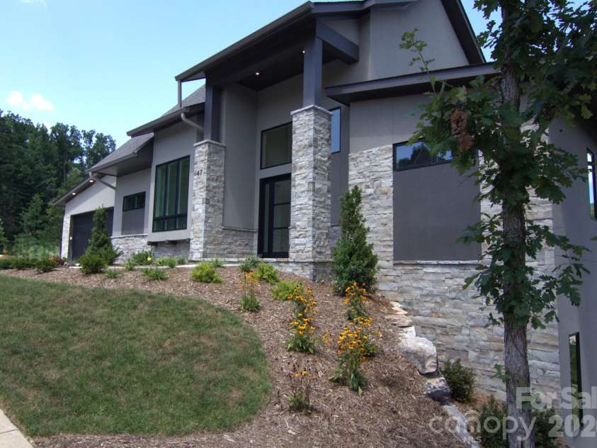 47 Versailles Lane, Asheville, NC 28804.  MLS# CAR4415232, YatesRealty ID 45396. 