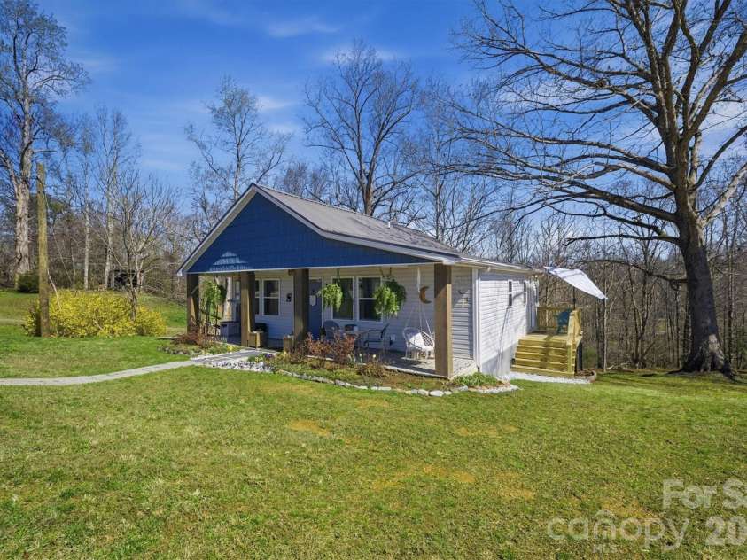 100 Reed Street, Morganton, NC 28655.  MLS# CAR4356287, YatesRealty ID 4540. 