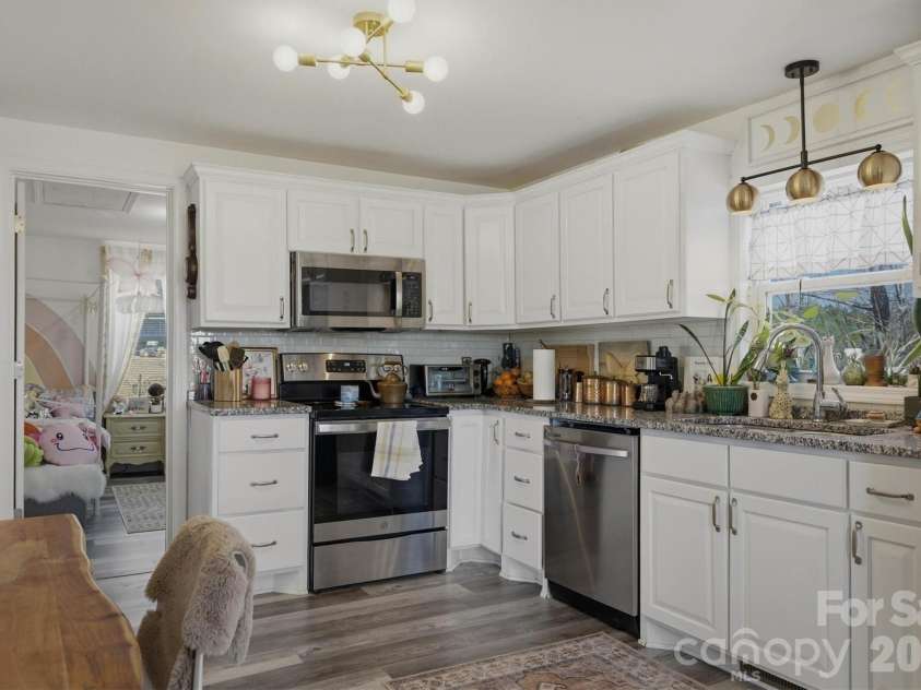 100 Reed Street, Morganton, NC 28655.  MLS# CAR4356287, YatesRealty ID 4540. 