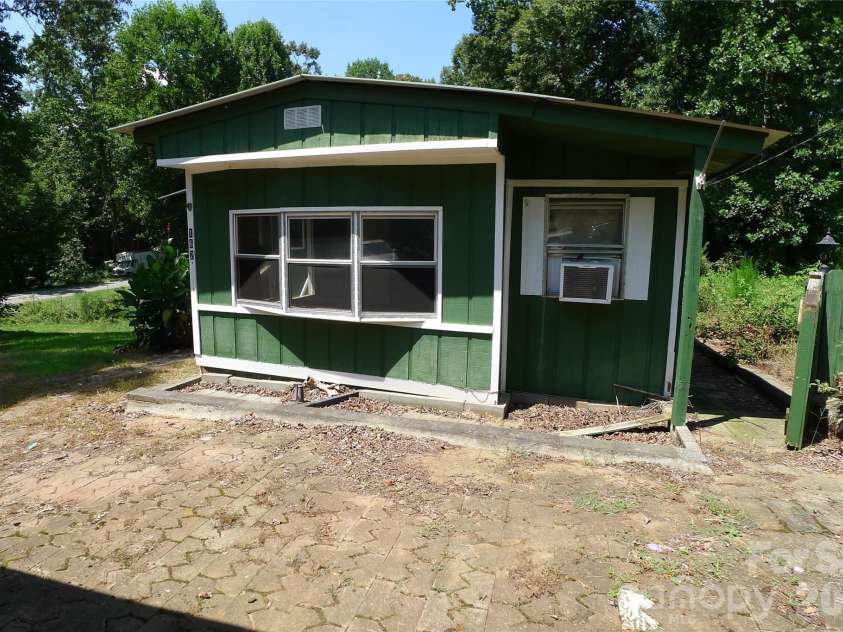 162 Oak Tree Drive, Mocksville, NC 27028.  MLS# CAR4416369, YatesRealty ID 45401. 