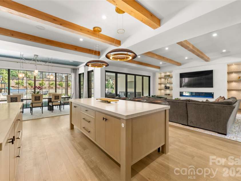 2610 Sedley Road, Charlotte, NC 28211.  MLS# CAR4415993, YatesRealty ID 45402. 