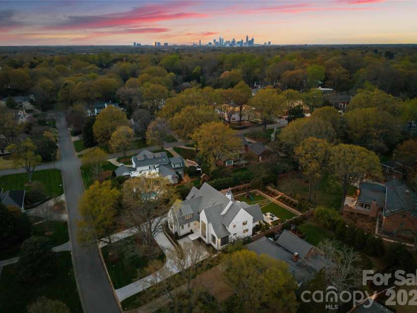 2610 Sedley Road, Charlotte, NC 28211.  MLS# CAR4415993, YatesRealty ID 45402. 