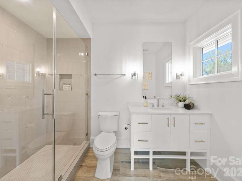 2610 Sedley Road, Charlotte, NC 28211.  MLS# CAR4415993, YatesRealty ID 45402. Bathroom 2