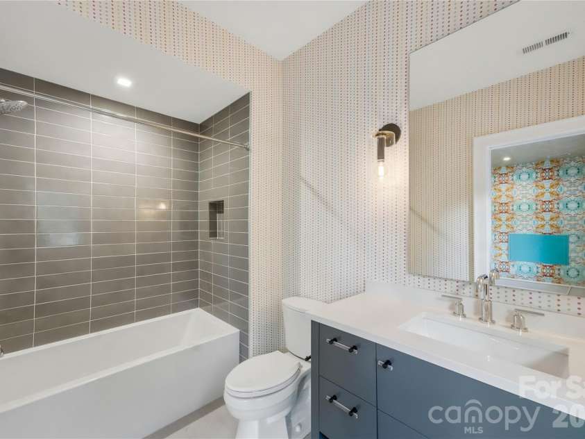 2610 Sedley Road, Charlotte, NC 28211.  MLS# CAR4415993, YatesRealty ID 45402. Bathroom 3