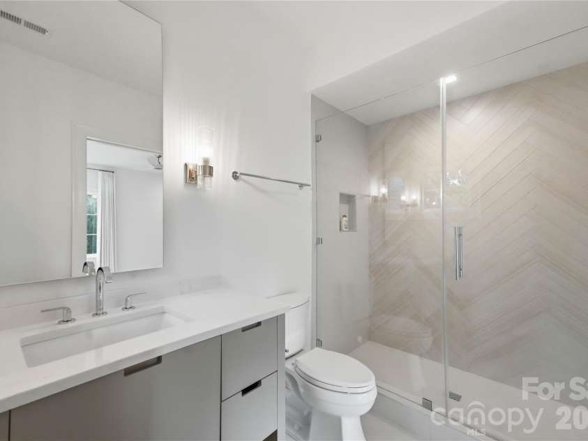 2610 Sedley Road, Charlotte, NC 28211.  MLS# CAR4415993, YatesRealty ID 45402. Bathroom 4