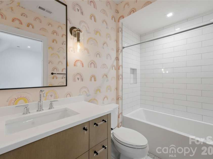 2610 Sedley Road, Charlotte, NC 28211.  MLS# CAR4415993, YatesRealty ID 45402. Bathroom 5