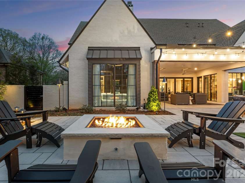 2610 Sedley Road, Charlotte, NC 28211.  MLS# CAR4415993, YatesRealty ID 45402. Gas fire pit