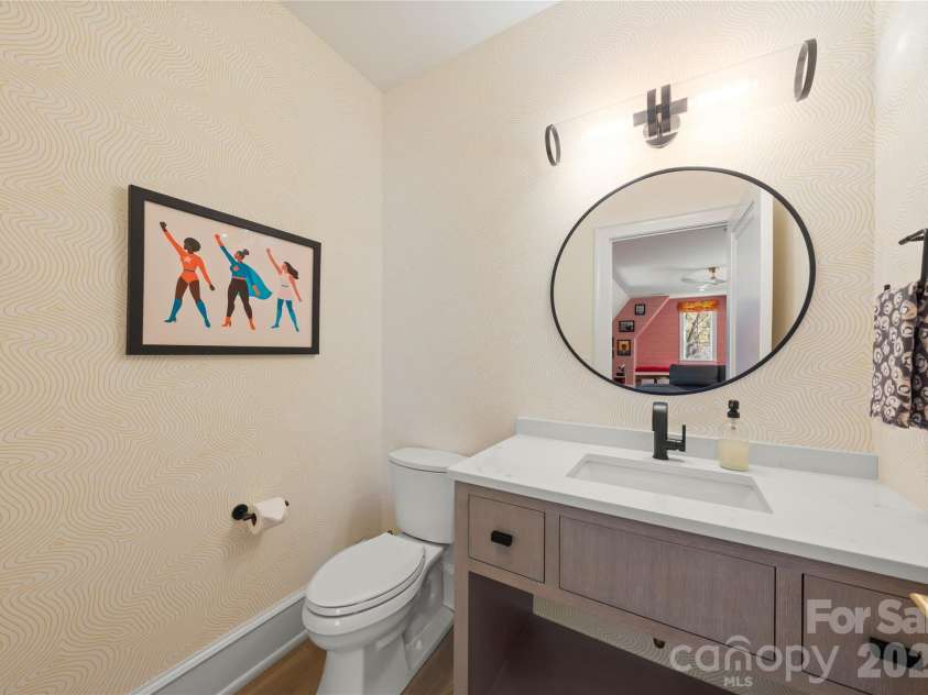 2610 Sedley Road, Charlotte, NC 28211.  MLS# CAR4415993, YatesRealty ID 45402. Half bath off bonus room.