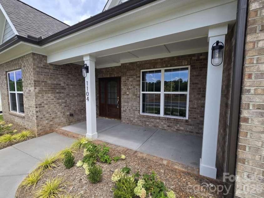 1104 Piper Meadows Drive, Waxhaw, NC 28173.  MLS# CAR4411667, YatesRealty ID 45405. 