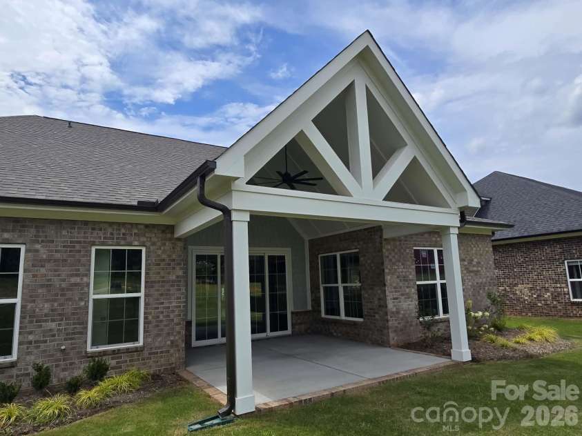1104 Piper Meadows Drive, Waxhaw, NC 28173.  MLS# CAR4411667, YatesRealty ID 45405. 
