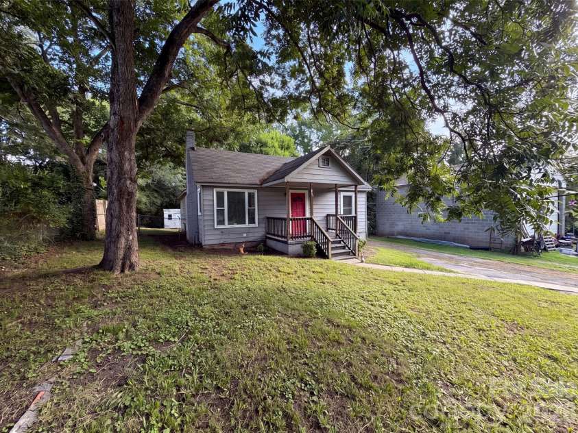 831 Fairview Street, Kannapolis, NC 28083.  MLS# CAR4416425, YatesRealty ID 45406. 
