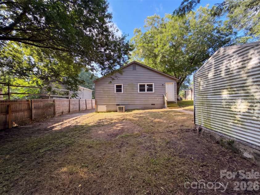 831 Fairview Street, Kannapolis, NC 28083.  MLS# CAR4416425, YatesRealty ID 45406. 
