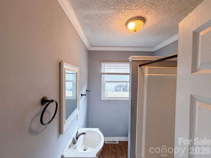 831 Fairview Street, Kannapolis, NC 28083.  MLS# CAR4416425, YatesRealty ID 45406. 