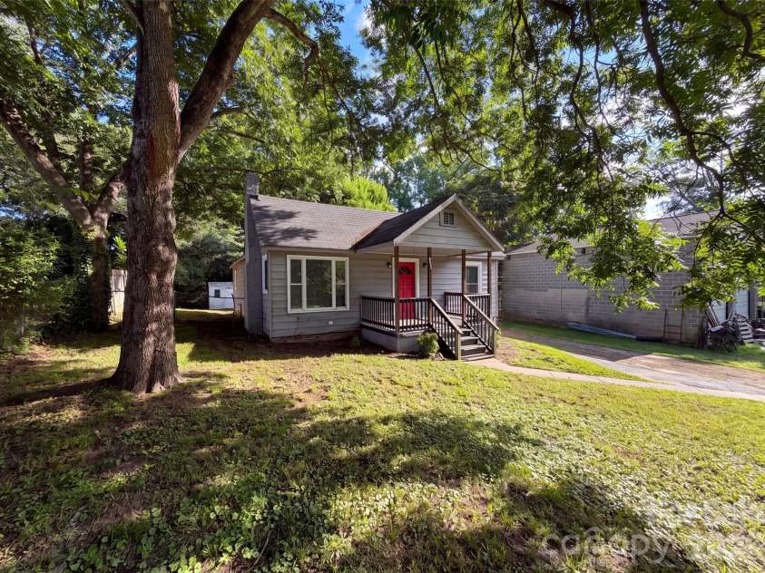 831 Fairview Street, Kannapolis, NC 28083.  MLS# CAR4416425, YatesRealty ID 45406. 