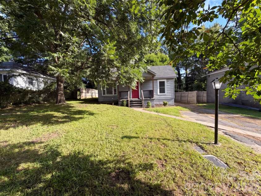 831 Fairview Street, Kannapolis, NC 28083.  MLS# CAR4416425, YatesRealty ID 45406. 