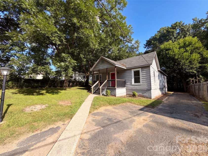 831 Fairview Street, Kannapolis, NC 28083.  MLS# CAR4416425, YatesRealty ID 45406. 