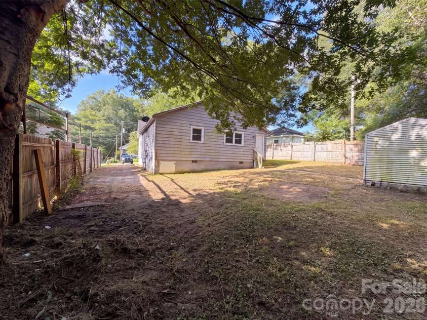 831 Fairview Street, Kannapolis, NC 28083.  MLS# CAR4416425, YatesRealty ID 45406. 