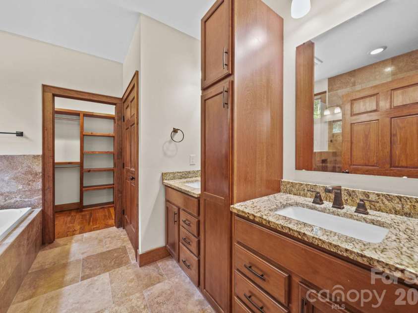 126 Hunters Field Way, Kings Mountain, NC 28086.  MLS# CAR4416074, YatesRealty ID 45410. 