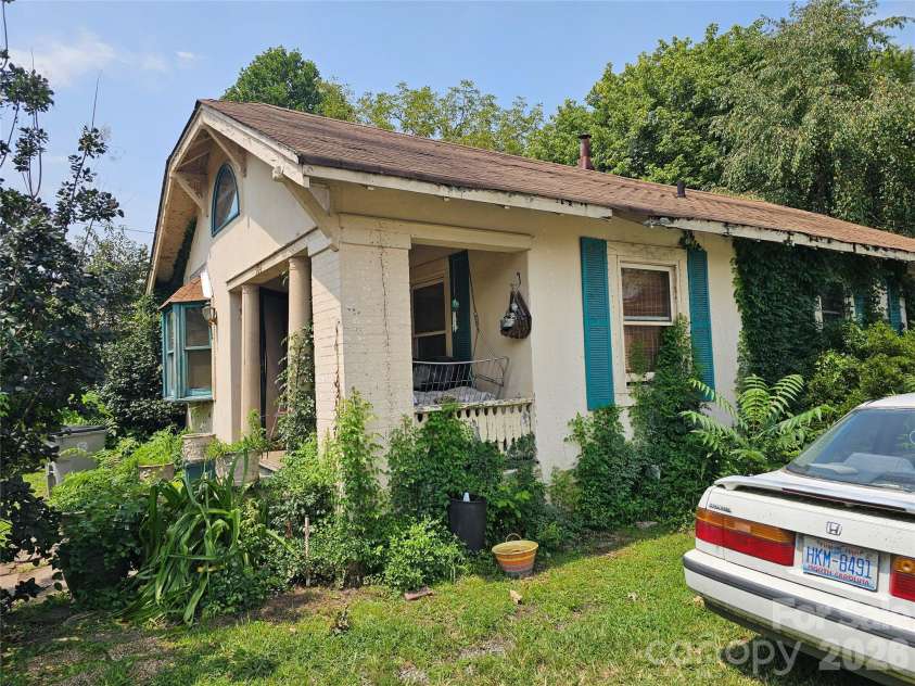 504 Hospital Avenue, Lenoir, NC 28645.  MLS# CAR4416329, YatesRealty ID 45413. 
