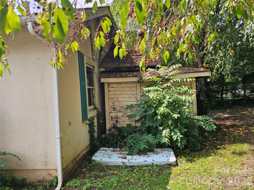 504 Hospital Avenue, Lenoir, NC 28645.  MLS# CAR4416329, YatesRealty ID 45413. 