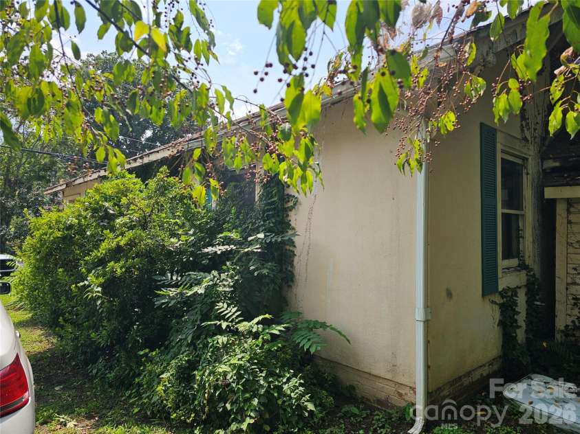 504 Hospital Avenue, Lenoir, NC 28645.  MLS# CAR4416329, YatesRealty ID 45413. 