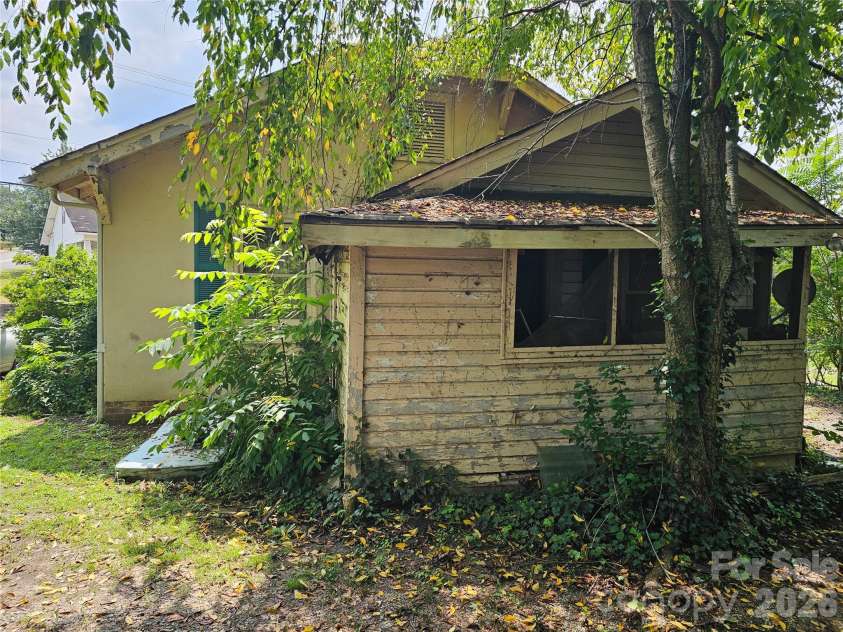 504 Hospital Avenue, Lenoir, NC 28645.  MLS# CAR4416329, YatesRealty ID 45413. 
