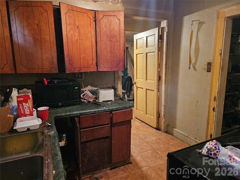 504 Hospital Avenue, Lenoir, NC 28645.  MLS# CAR4416329, YatesRealty ID 45413. 